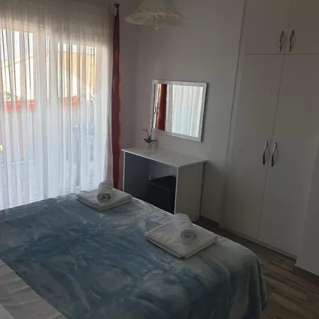 Fuer Sechs Personen Mit Balkon
