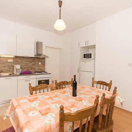 Fuer Sechs Personen Mit Balkon * Traù