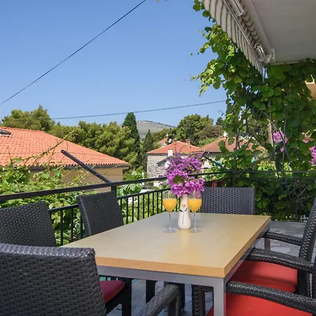 Fuer Sechs Personen Mit Balkon *