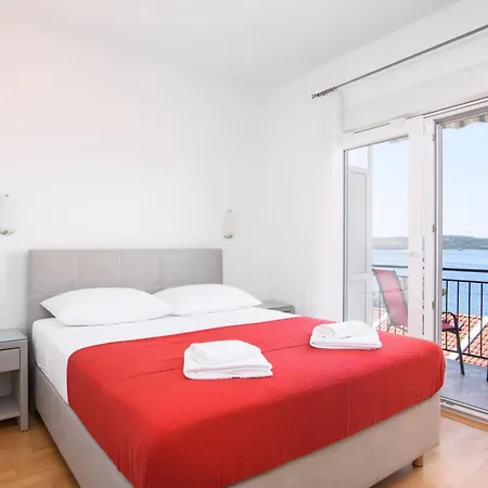 Fuer Sechs Personen Mit Balkon * Traù