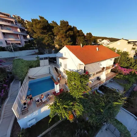 Fuer Sechs Personen Mit Balkon