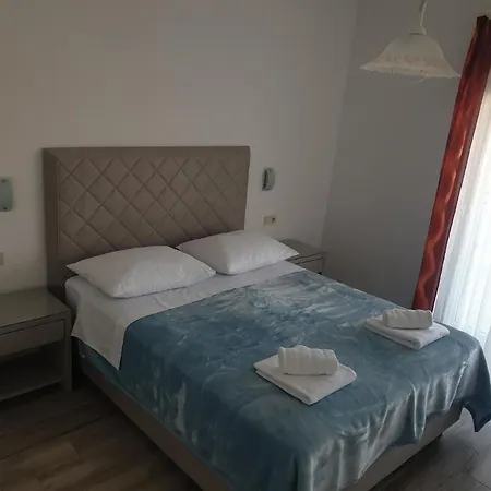 Apartment Mastelic 3 * トロギール
