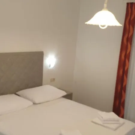 Apartment Mastelic 3 * トロギール